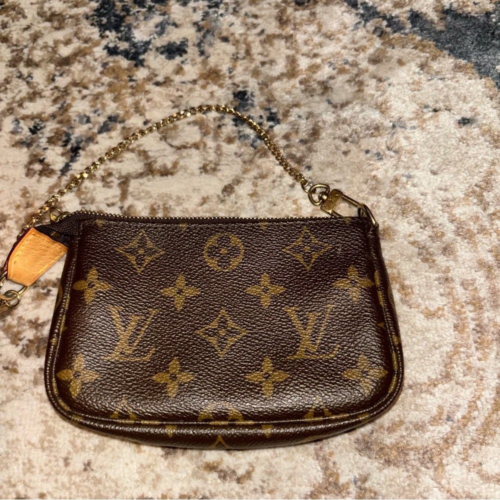 Louis Vuitton Pochette
